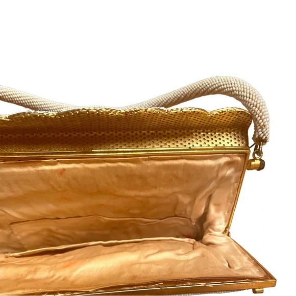 Vintage Beaded Purse Scalloped Design White and Gold - Picture 3 of 8